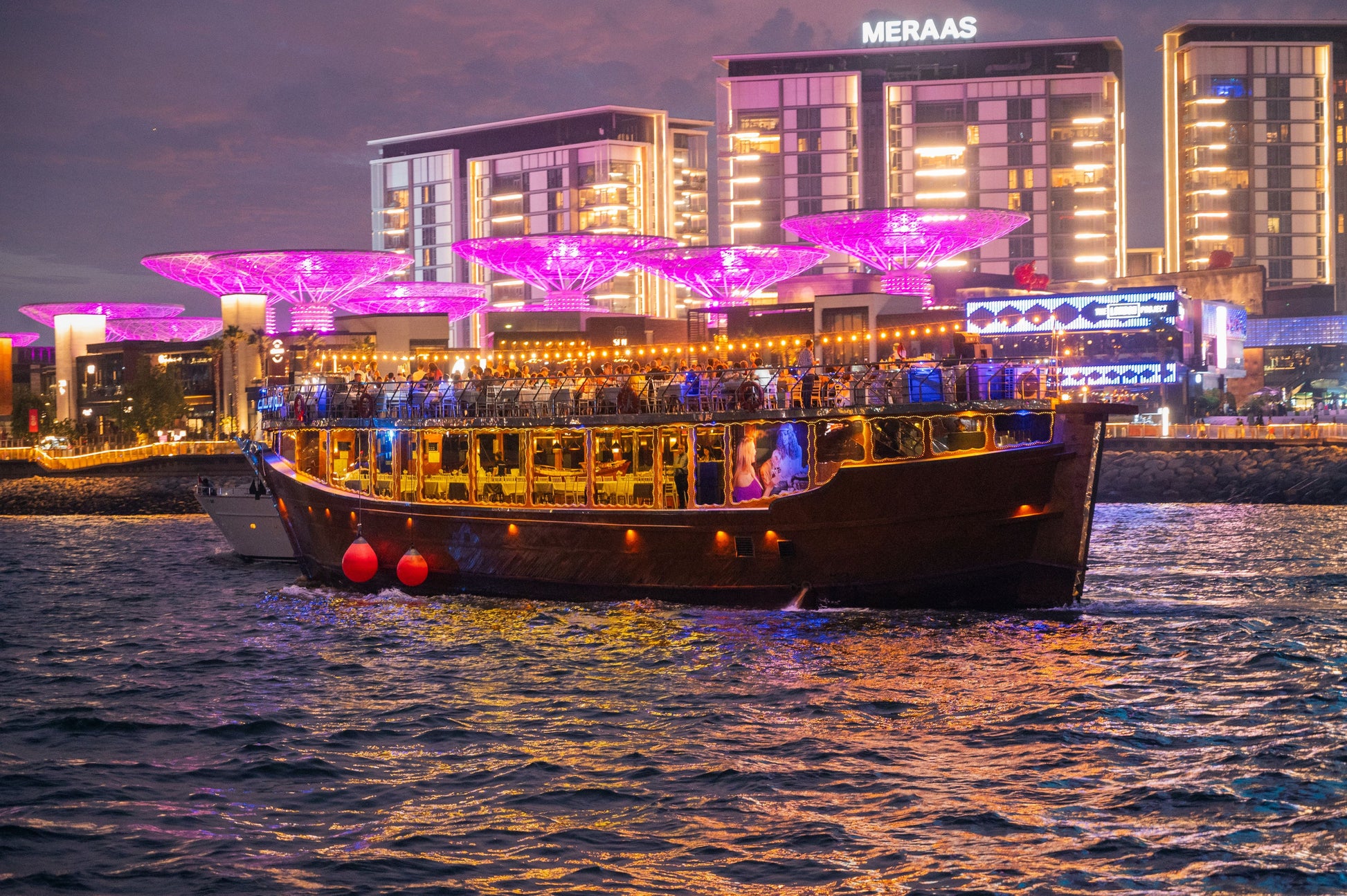 Cruise in Dubai Marina